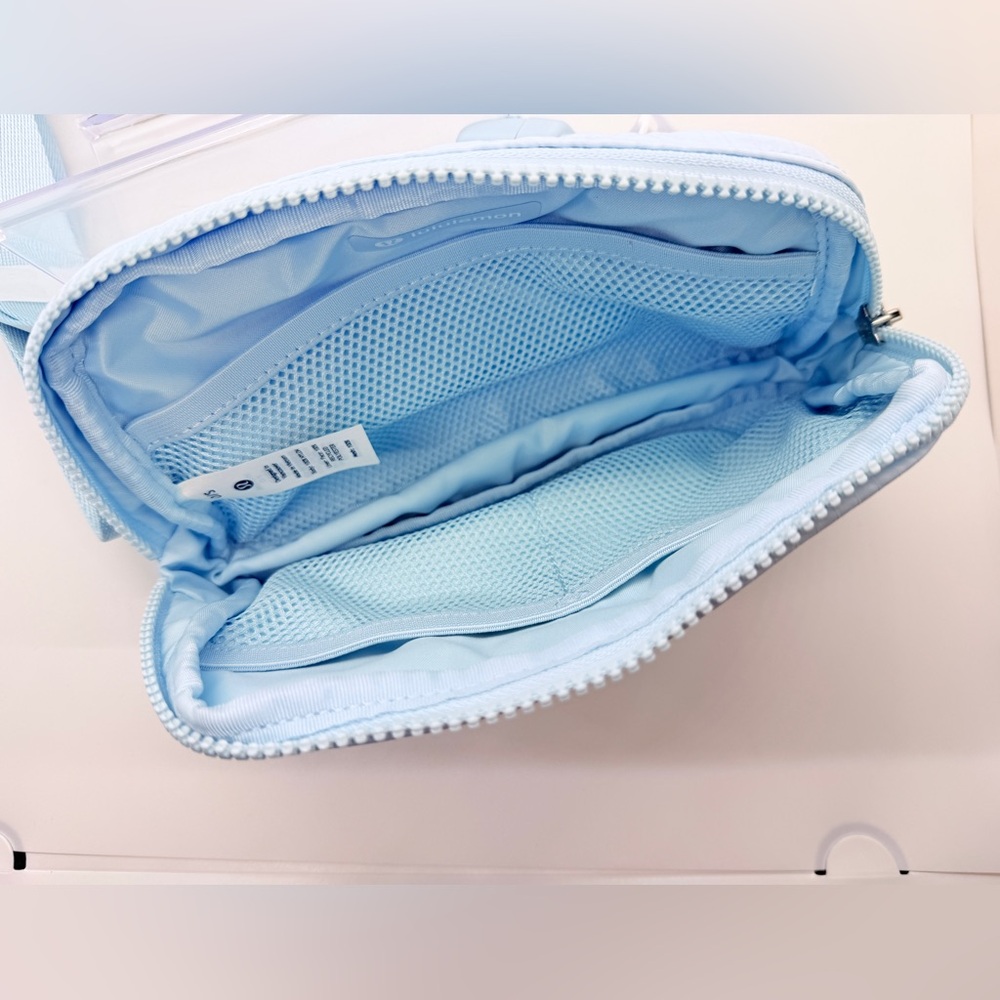 NWT LULULEMON BELT BAG 1L Powder Blue DEAD STOCK COLOR - Picture 10 of 16